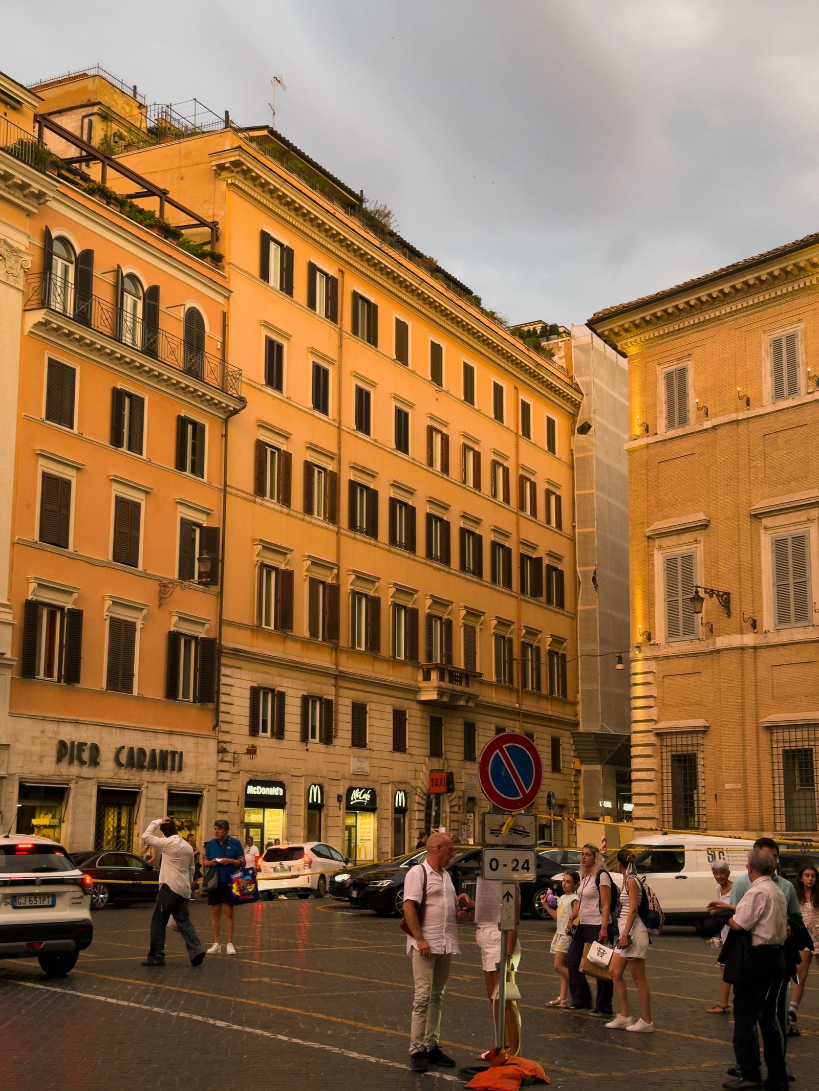 travel influencer photography